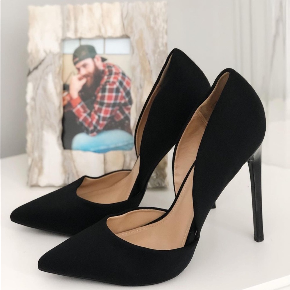Black Pumps